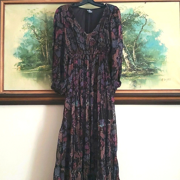 Angie V-neck Maxi Dress in Black - Picture 5 of 6